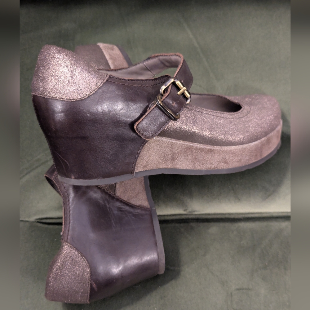 Elegant OTBT Metallic Mary Jane Wedges Size 8 - Picture 5 of 6